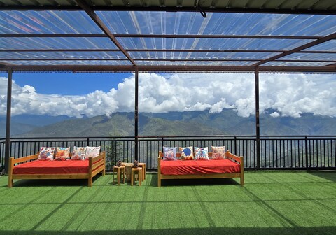 The Halt Narkanda - Rooms and Rooftop Cafe