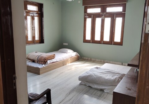 ECO ESSENTIALS HOME STAY