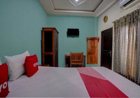 Hotel O Sahabat Syariah Near Plasa Telkom Bawean