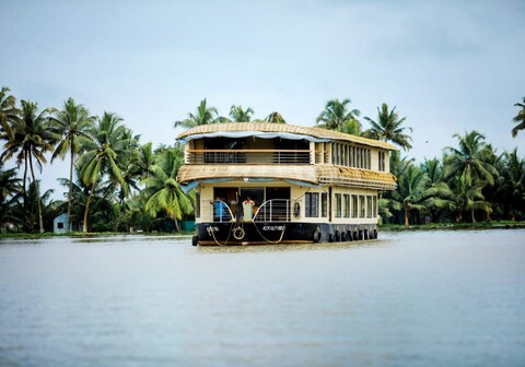 Meridien House Boat