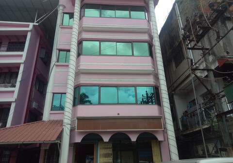 HOTEL NAVRATNA PALACE