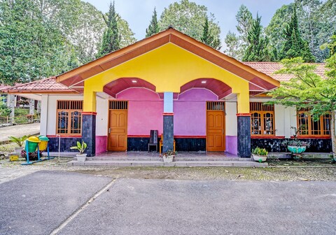 Hotel O Taman Wisata Iman Ii Near Taman Wisata Iman Sitinjo