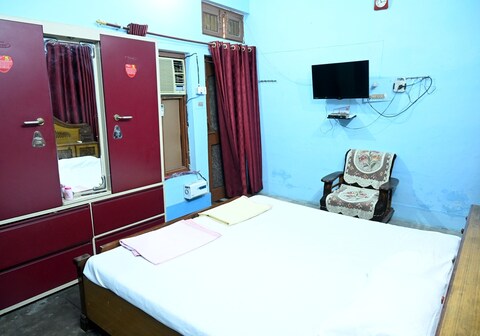 Sandhya Paying Guest House..