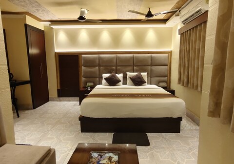 HOTEL SATHI TARAPITH