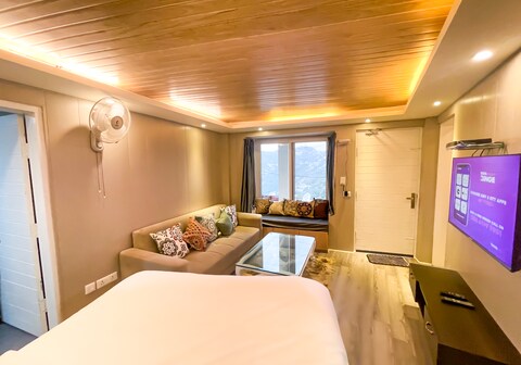 Anand Cottage   At the Mall Road