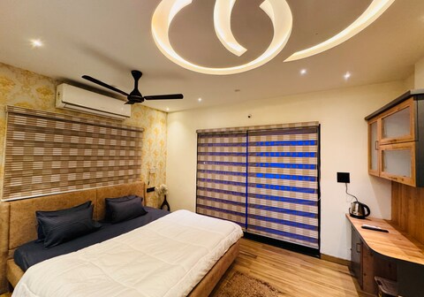 Home Escape Luxe 2BHK Penthouse Near LIG Square