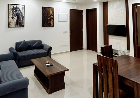 Jewel Nook 2BHK - Near Mall - WiFi -102