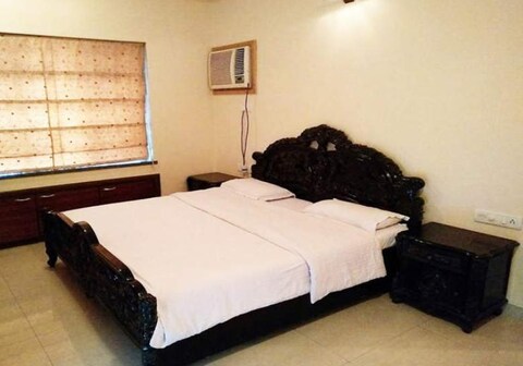 Royal Service Apartment | Rooms & Caretaker