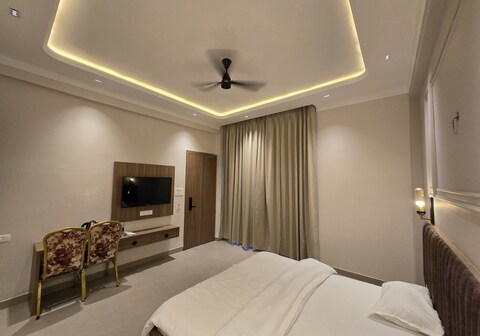 Hotel Divine Banaras(Resort)