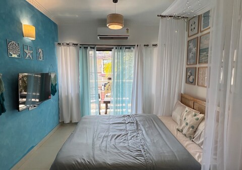 The Boho Beach Studio 1KM from Beach Pool