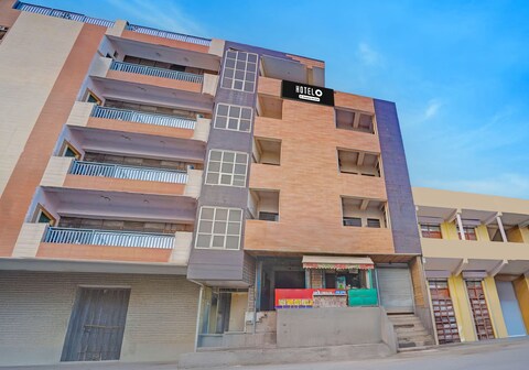 Hotel O Noida Sector 63 Formerly Aditya Residency