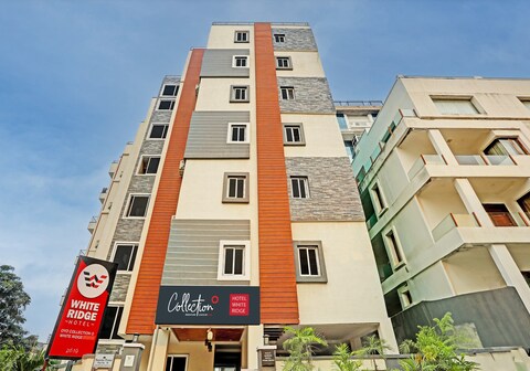 Collection O White House Near KIMS Kondapur.