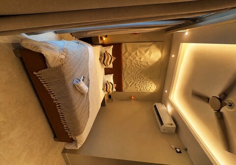 Elegant Studio at Town Central