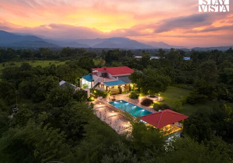 StayVista at Bayleaf Villa