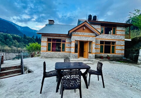 Riverside oasis manali