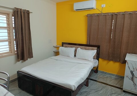 Sri Pavani Comforts & Party Hall