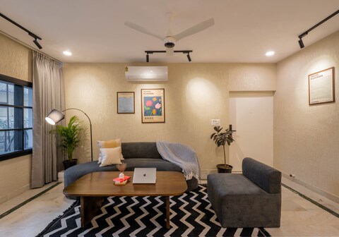 Ultra Luxurious 3 BHK Apartment | Walk to Taj Mahal