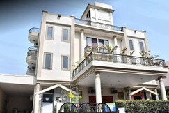 Hotel Kamesh Hut, Varanasi Hotel Kamesh Hut, Varanasi