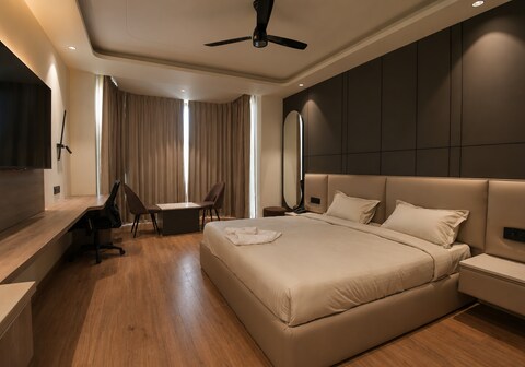 Melange Hotel - Golf course road