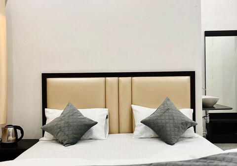 Dhaneshwari Homestay