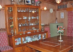 Shelter Group Of Houseboats, Srinagar Shelter Group Of Houseboats, Srinagar