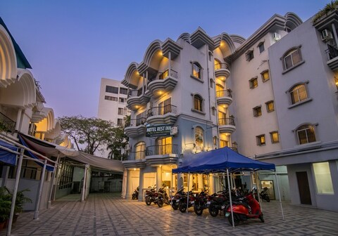 FabHotel Rest Inn