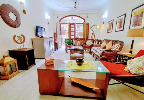 Tourists Delight Prime New Delhi Location