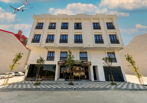 Hilltown Airport Hotel