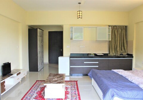 Lakeview Luxury Studio