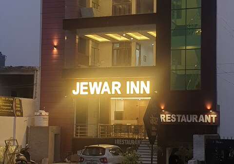 Hotel Jewar Inn