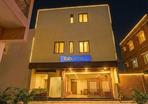 FabHotel Shri Vishwanath