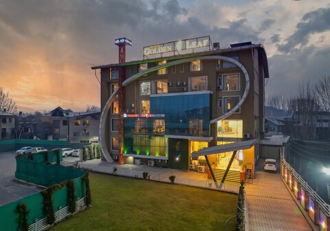 HOTEL GOLDEN LEAF (Luxury Hotel in Srinagar)