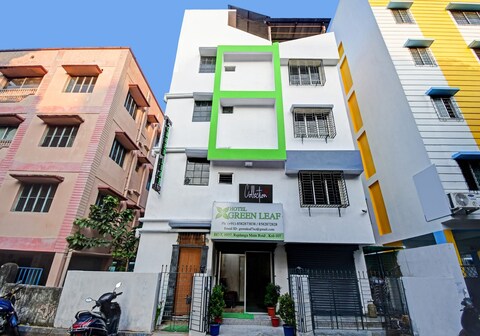 Super Collection O Green Leaf Near Acropolis Mall