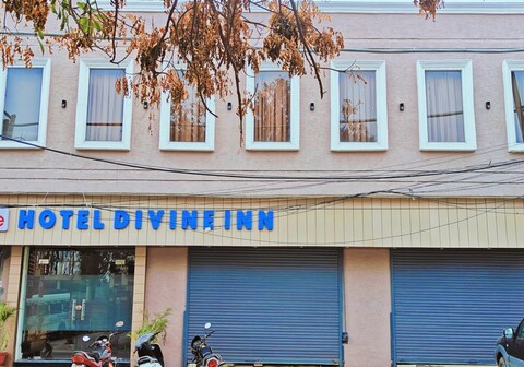Hotel Divine Inn