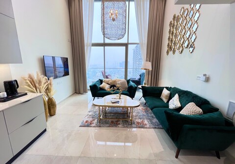 Luxe Eleve Duplex 14th patio