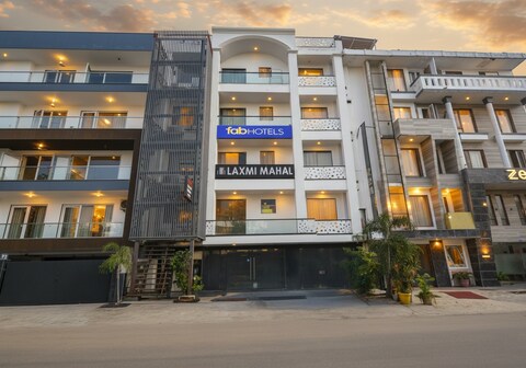 FabHotel Laxmi Mahal