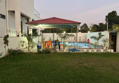 7bhk luxurious villa in badi