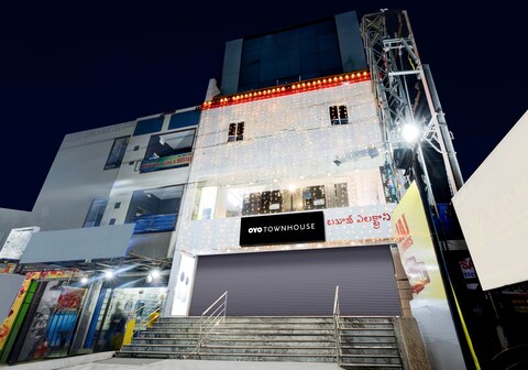 Super Townhouse De Alphabet Hotel - Gandimaissamma