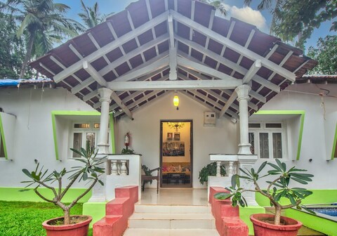 Independent Goan bungalow with private swimming pool