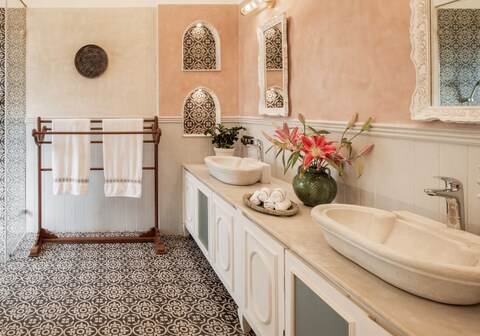 LohonoStays Castello Villa 5