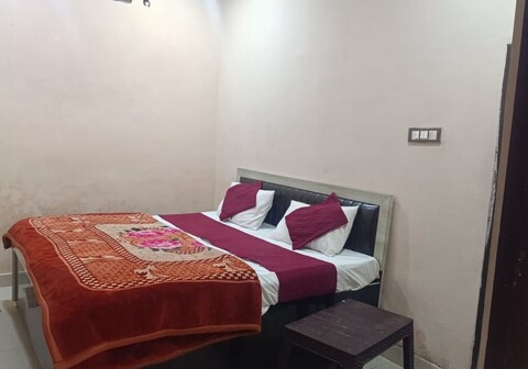 Hotel O LAXMI PAYING GUEST HOUSE