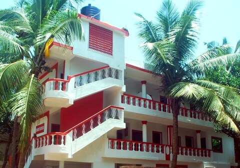CALANGUTE BEACH SIDE HOTEL