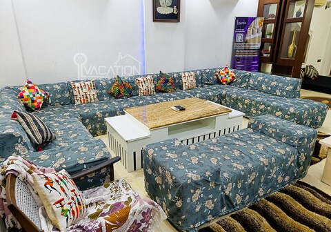 VacationBuddy Opulent Homestay 2 BHK Pitampura NSP