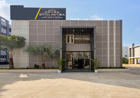 Treebo Imperia, Kommadi