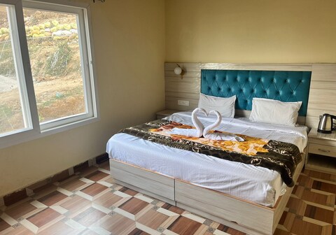 The Hilltop Homestay @Zeropoint