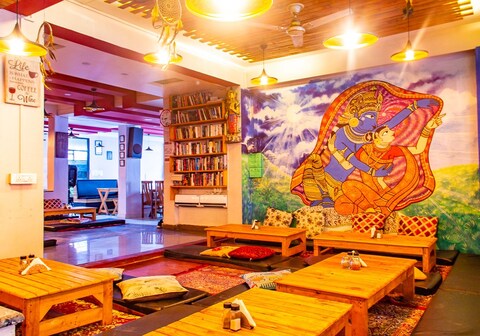 Rakus Place Hotel and Cafe