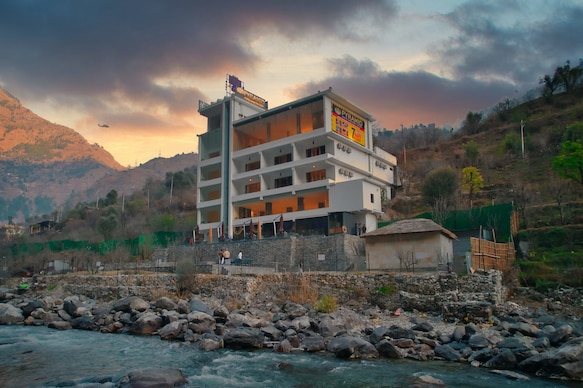 Echor Palm Bliss Riverside Resort & Spa Kasol Bar & Lounge