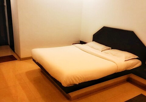 Silver Miles Highway Resort Manor