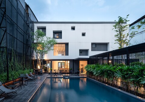 ليليت بانج لومفو هوتل