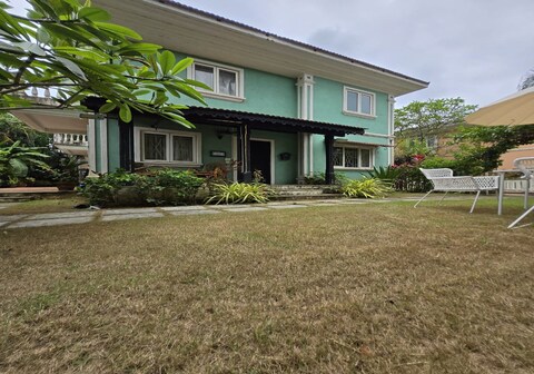Mount Bungalows - Mount 4BR Lawn Villa